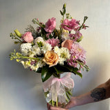 vase arrangement flowers florist wellington karori kelburn lower hutt