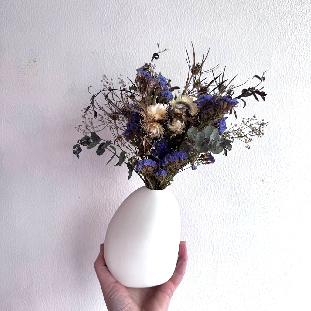 dried flowers in vase gift idea wellington florist te aro karori kelburn brooklyn ngaio khandallah petone lower hutt
