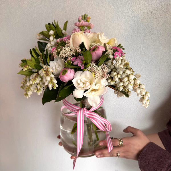 flower delivery bouquet posy wellington florist same day te aro karori kelburn brooklyn wadestown ngaio khandallah