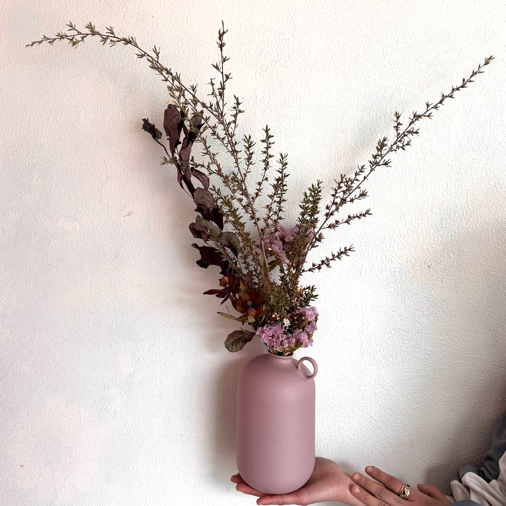 wellington dried flowers, floral arrangment dried flowers in vase gift idea wellington florist te aro karori kelburn brooklyn ngaio khandallah newtown berhampore seatoun strathmore miramar mt victoria evans bay paparangi petone lower hutt wedding florals wellington wedding and event florals wellington 