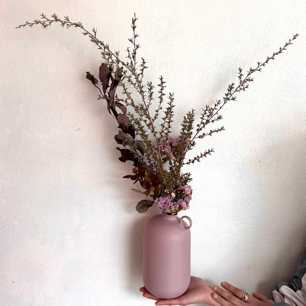 wellington dried flowers, floral arrangment dried flowers in vase gift idea wellington florist te aro karori kelburn brooklyn ngaio khandallah newtown berhampore seatoun strathmore miramar mt victoria evans bay paparangi petone lower hutt wedding florals wellington wedding and event florals wellington 