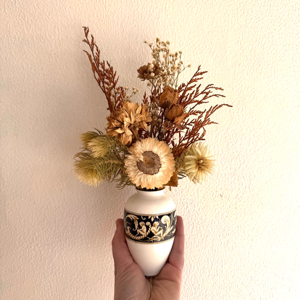 dried flowers, dried floral arrangement, dried flower gift wellington, same day delivery wellington, wedding floral, event florals, gelnside, tawa, churton park, grenada north, grenada village, aotea, titahi baym whitby, petone, days bay, seaview, wainuiomata, waiwhetu, tirohanga, wallaceville, evans bay, oriental bay, mt victoria, same day flower order, bouquets wellington, dried floral arrangements for delivery wellington CBD