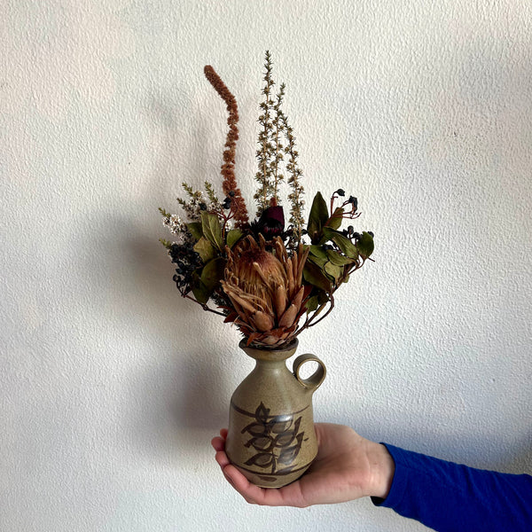 dried flowers, floral arrangment dried flowers in vase gift idea wellington florist te aro karori kelburn brooklyn ngaio khandallah newtown berhampore seatoun strathmore miramar mt victoria evans bay paparangi petone lower hutt